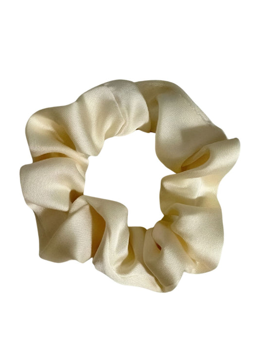 SILK SCRUNCHIE IN CRÈME